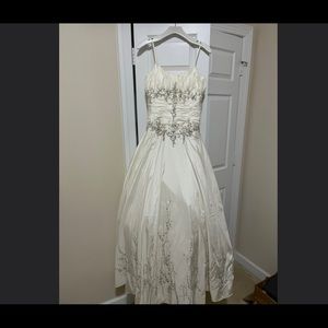 Ivory wedding gown size 6/8